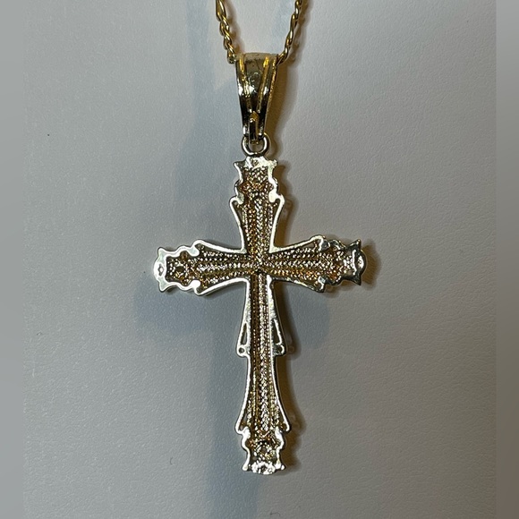18k Gold Filled Cross & Figaro Chain. Cross hangs 2-1/2” Figaro Chain is 22” - Picture 2 of 4